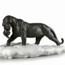 Load image into Gallery viewer, Black Panther with Cub Figurine