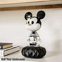 Load image into Gallery viewer, Mickey Sculpture Black and White