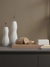 Load image into Gallery viewer, Grande Porcelain Oil/Vinegar Bottle 0.75 L