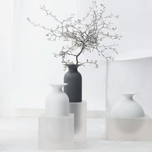 Load image into Gallery viewer, Freddo Black Vase 30cm