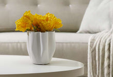 Load image into Gallery viewer, Livery white Vase 22 cm
