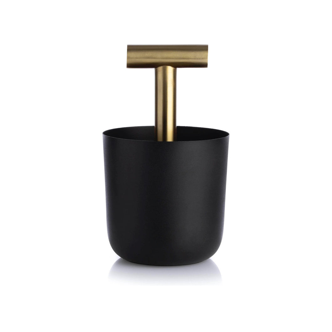 Carry away basket | black + brass