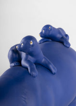 Load image into Gallery viewer, Mummy bear and babies
