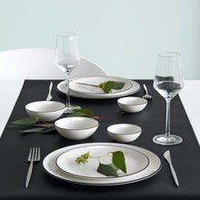 Load image into Gallery viewer, A Table Ligne Noire
