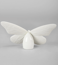 Load image into Gallery viewer, Butterfly Figurine. Golden Luster &amp; White
