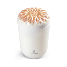 Load image into Gallery viewer, Echoes of Nature Candle, Gardens of Valencia Scent
